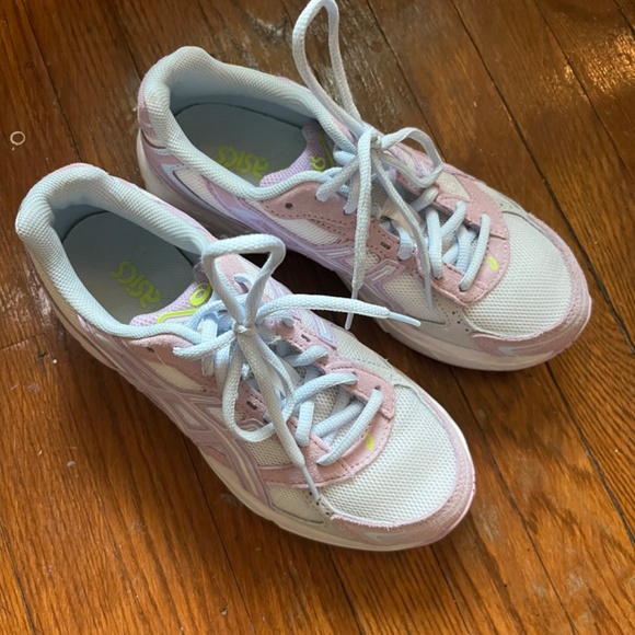 NEW ASICS  worn once - Picture 2 of 3